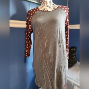 LuaRoe Rraglan tee Size M